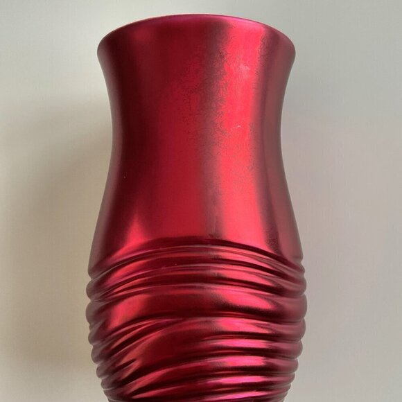 RED TELEFLORA’S RADIANTLY ROUGE VASE DISTRESSED - Picture 3 of 16